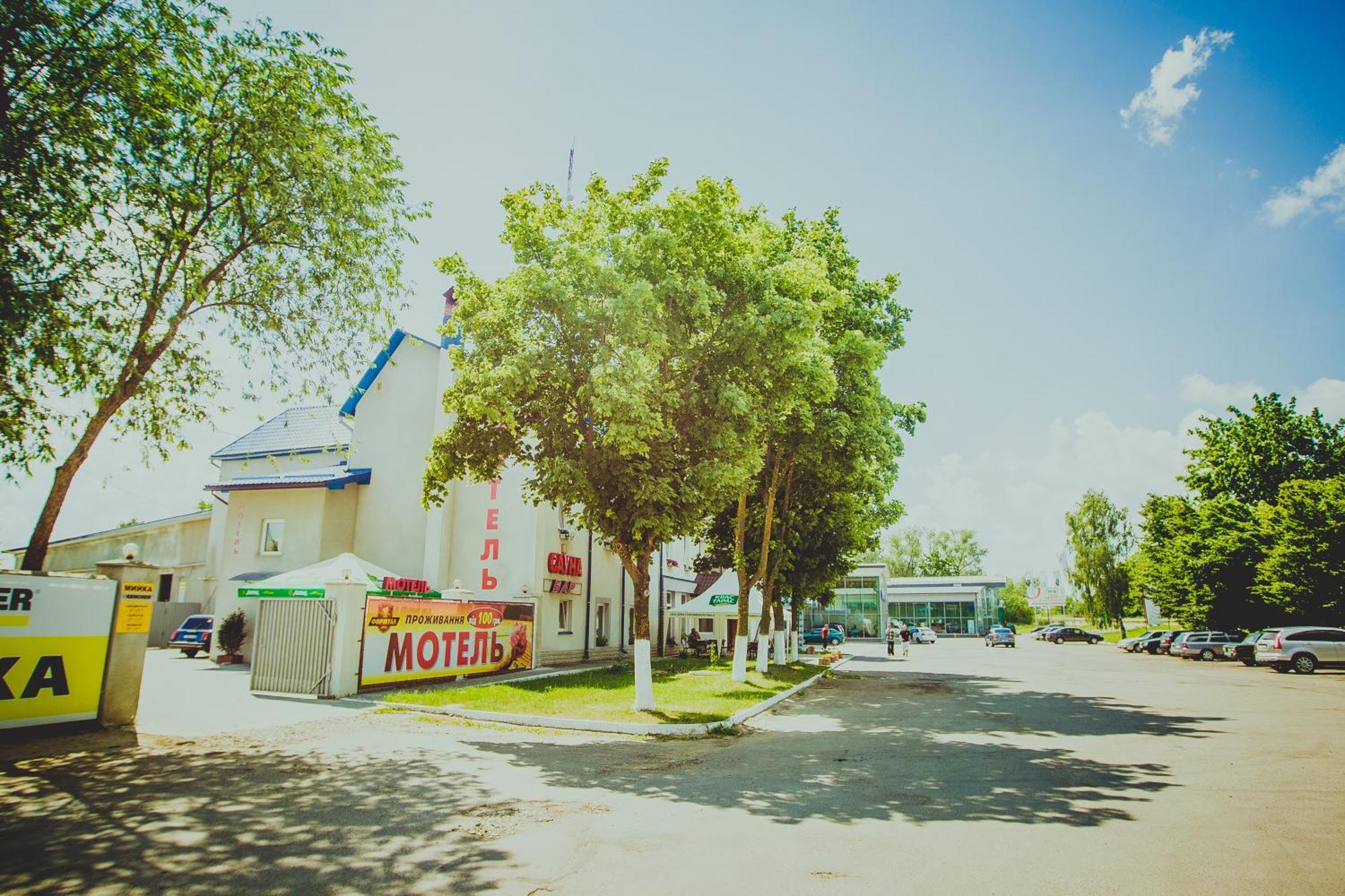 Formula 1 Motel Ivano-Frankivsk Buitenkant foto