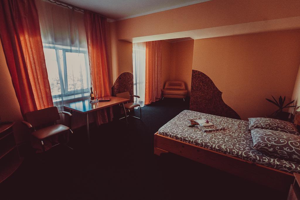 Formula 1 Motel Ivano-Frankivsk Kamer foto